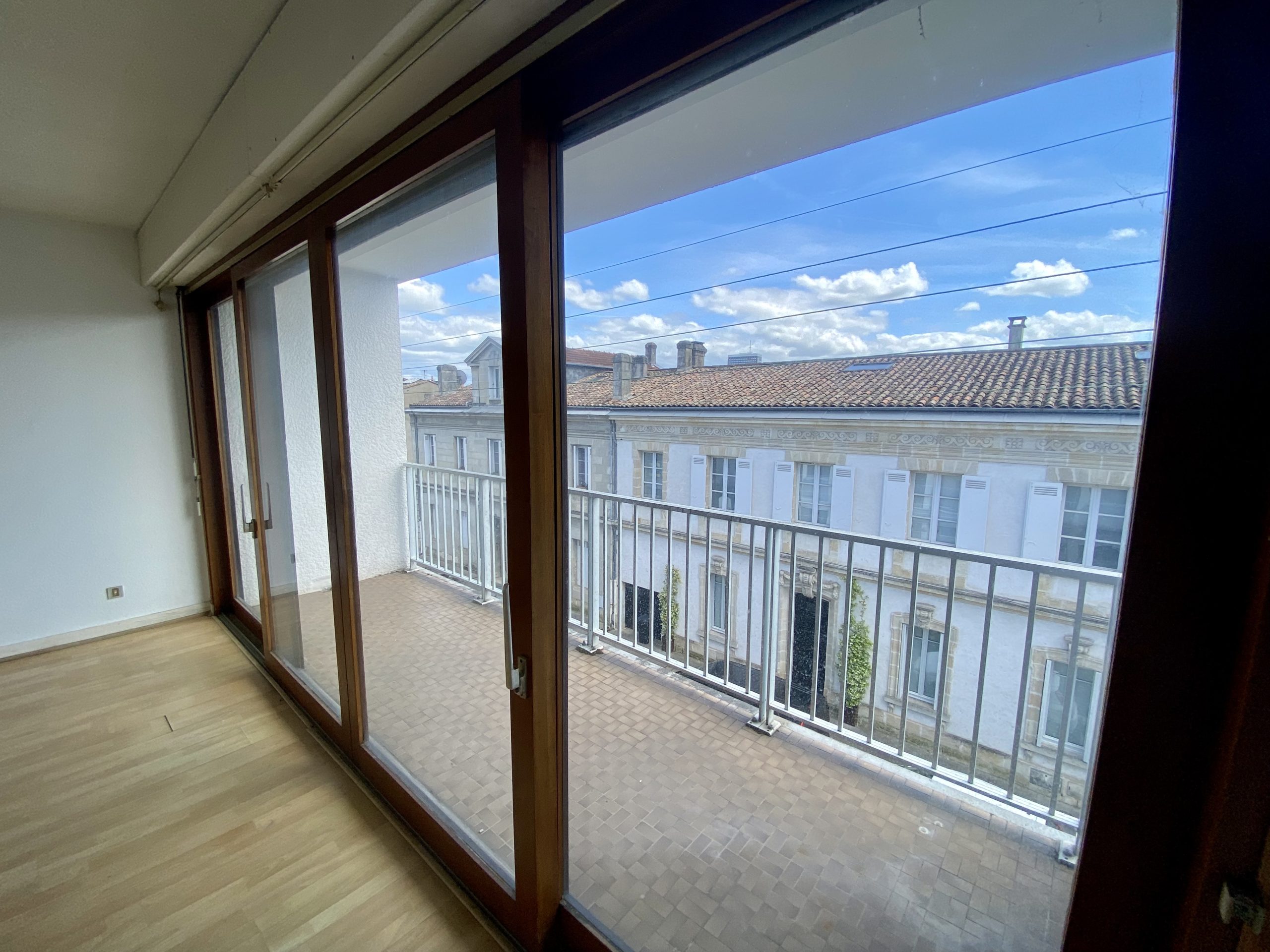 APPARTEMENT DEUXIEME ETAGE PROCHE PARC BORDELAIS